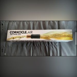 New in box Corkcicle Air to Aerate, Chill and Pour Wine